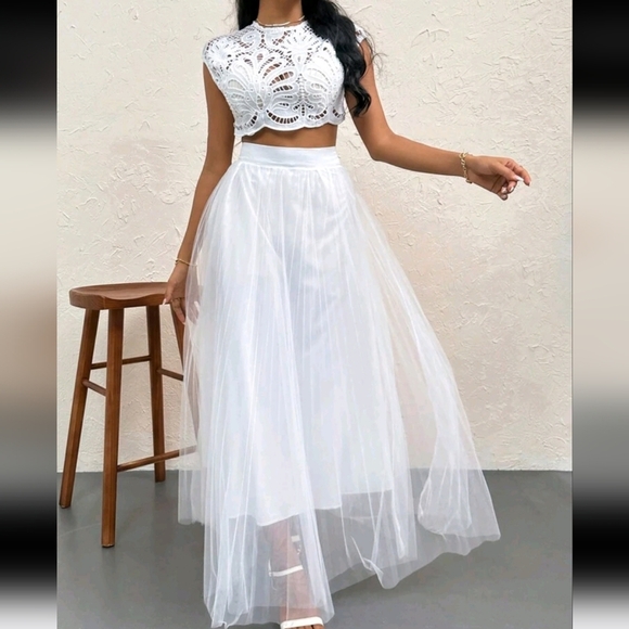 Women's Romantic & Elegant Solid Color Lace Backless Crop Top & High Waist Skirt